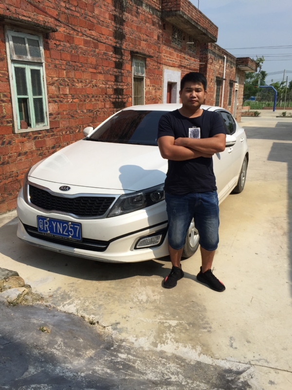 独坐街头的第三张照片--清远认干亲服务网